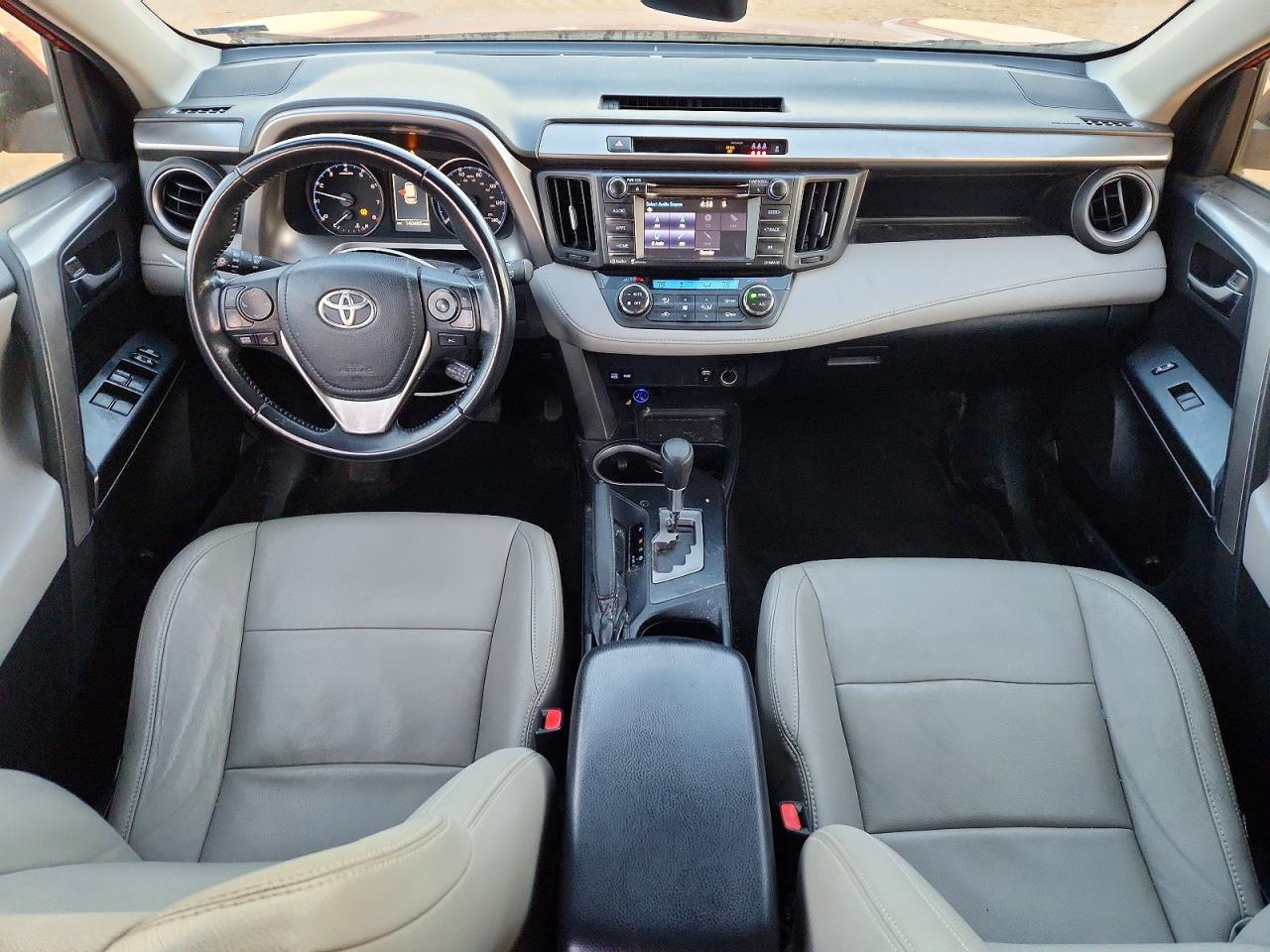 2017 TOYOTA RAV4 XLE photo 8
