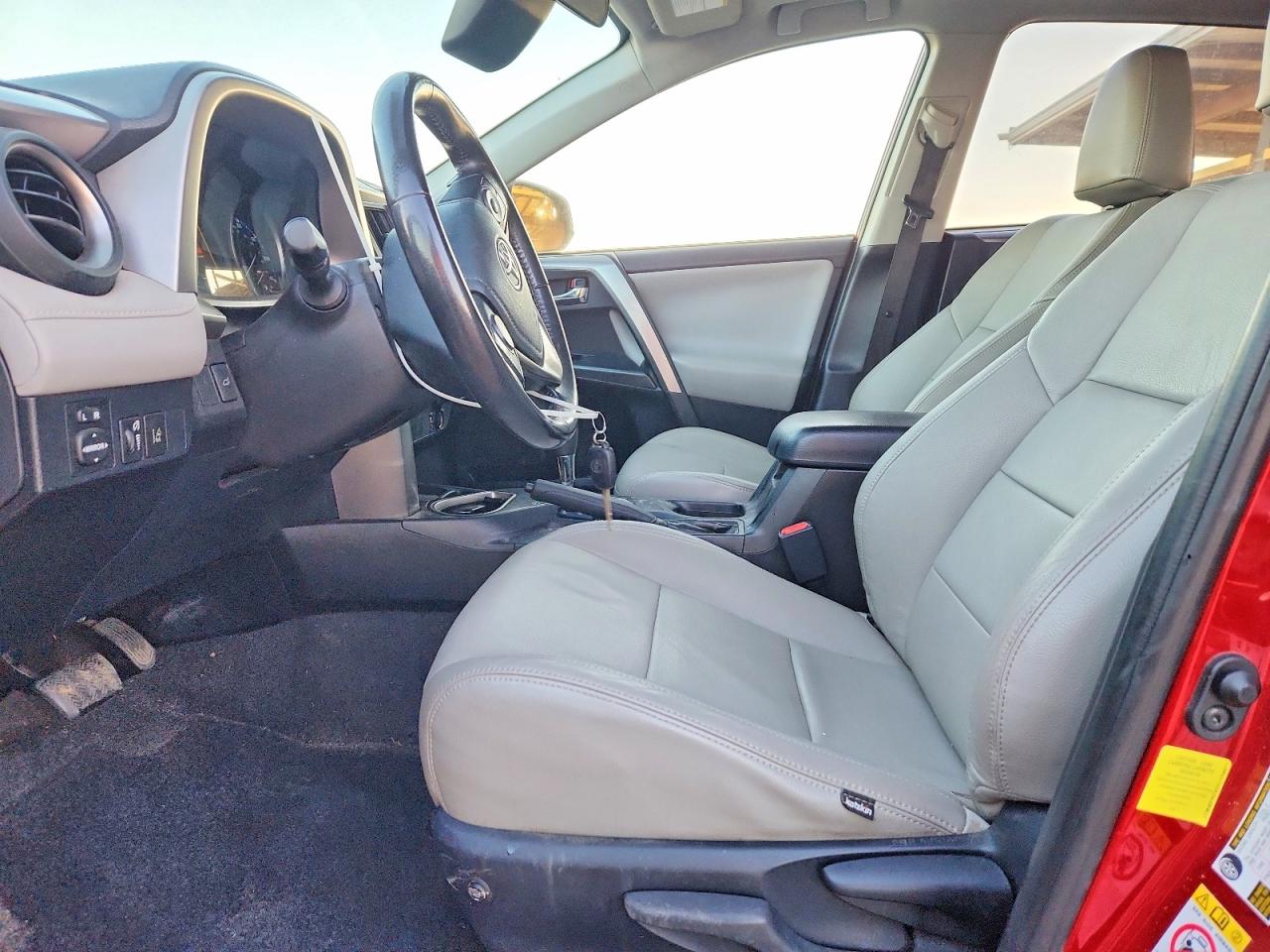 2017 TOYOTA RAV4 XLE photo 7