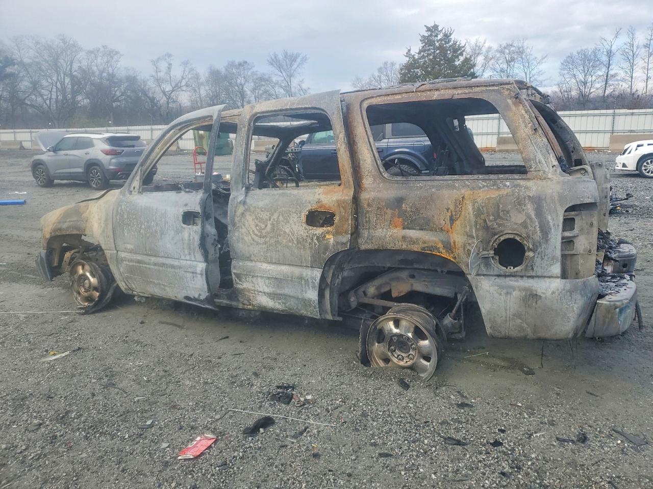 2002 GMC YUKON photo 3