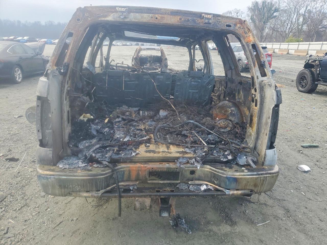 2002 GMC YUKON photo 11