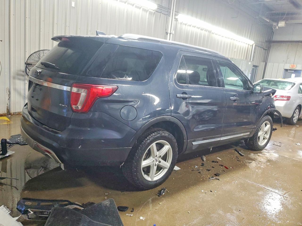 2017 FORD EXPLORER XLT photo 3