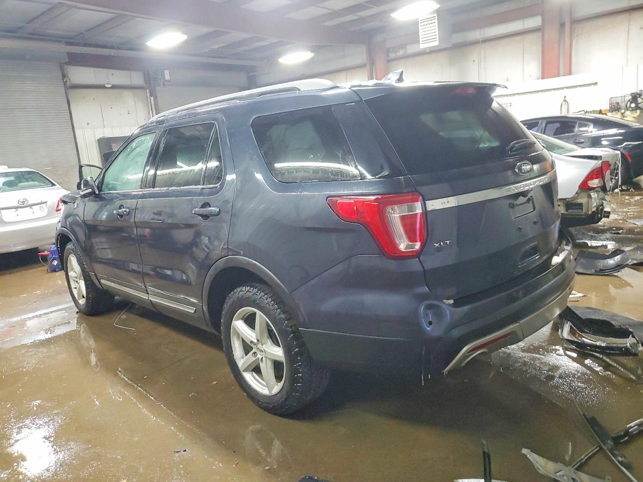 2017 FORD EXPLORER XLT photo 2
