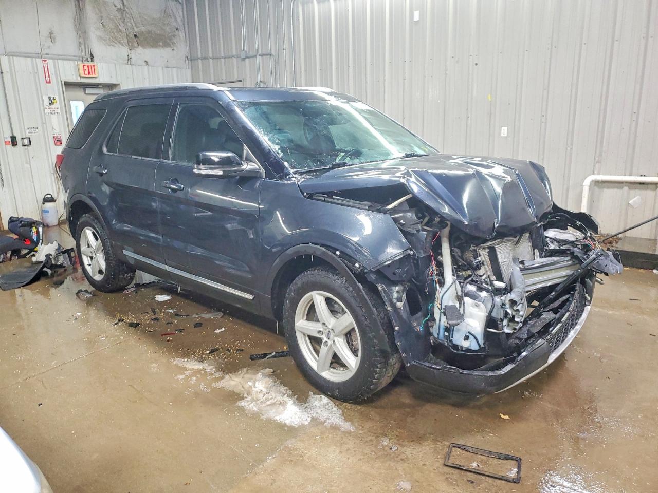 2017 FORD EXPLORER XLT photo 4