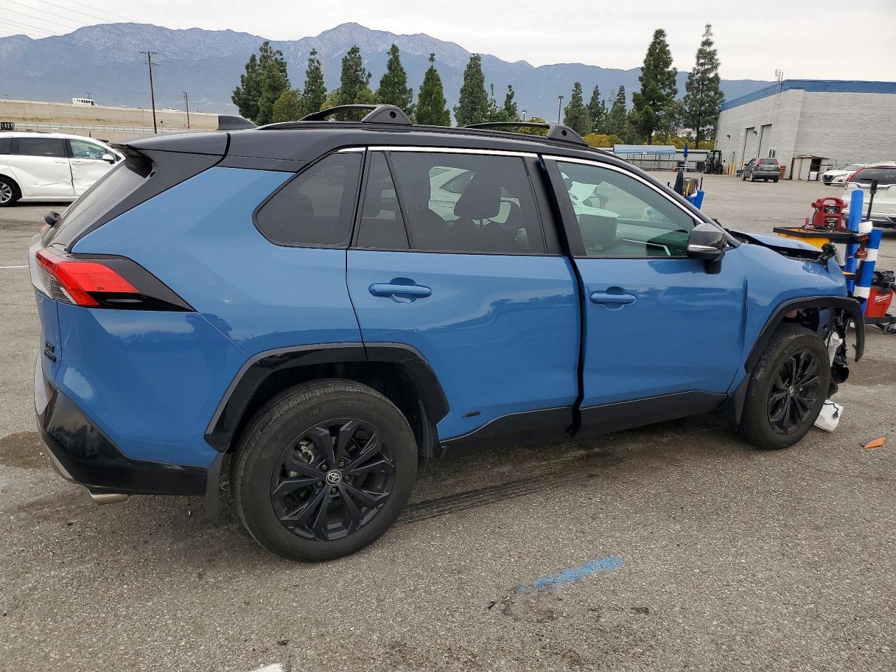 2024 TOYOTA RAV4 XSE photo 3