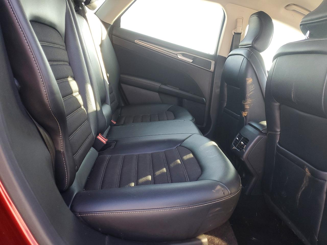 2017 FORD FUSION photo 28