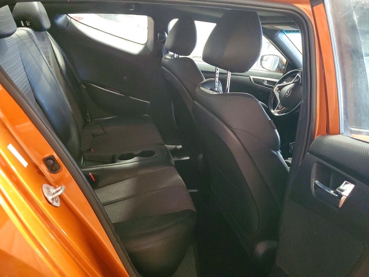 2016 HYUNDAI VELOSTER BASE photo 10
