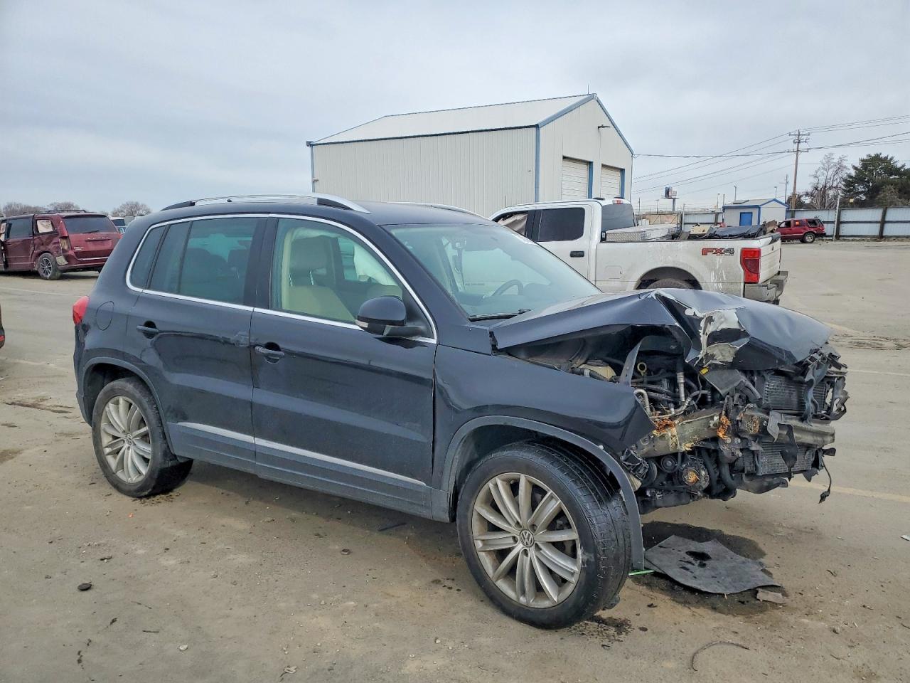 2013 VOLKSWAGEN TIGUAN S photo 4