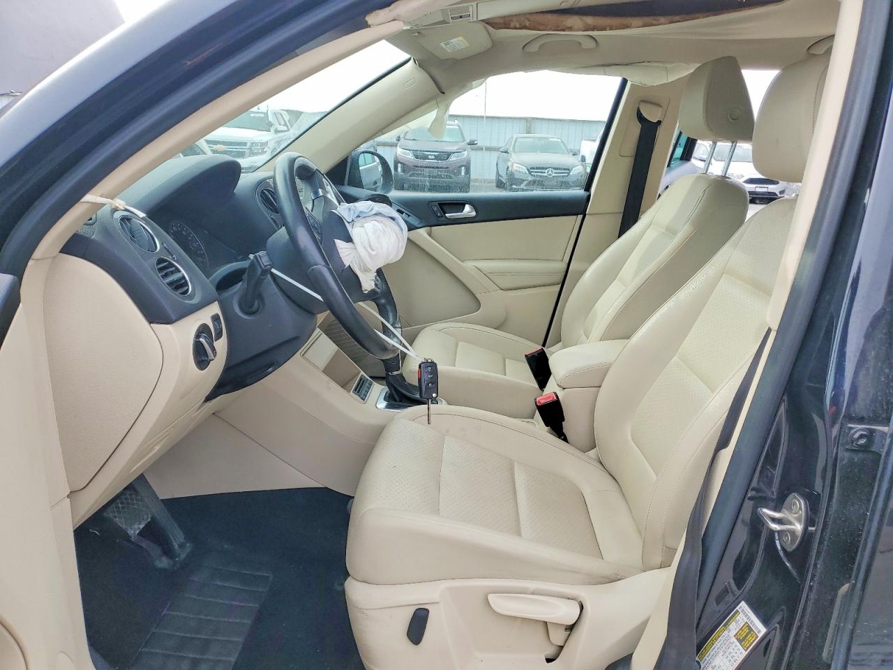 2013 VOLKSWAGEN TIGUAN S photo 7
