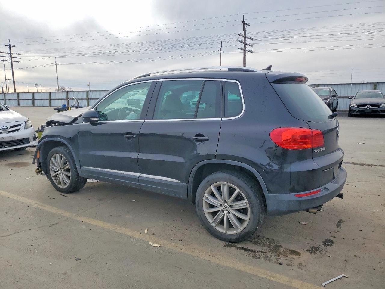 2013 VOLKSWAGEN TIGUAN S photo 2