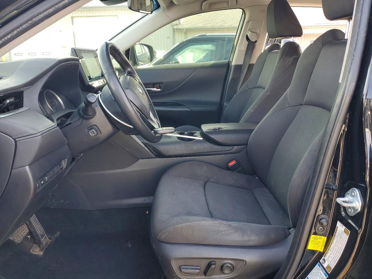 2021 TOYOTA VENZA LE photo 19