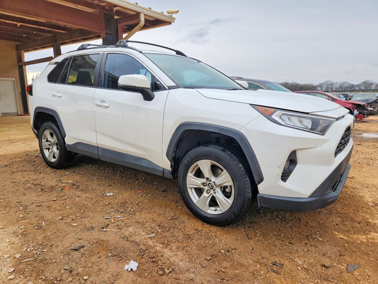 2019 TOYOTA RAV4 XLE photo 4