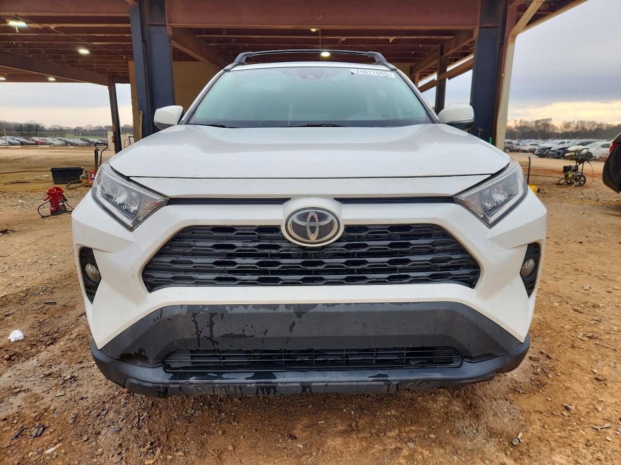 2019 TOYOTA RAV4 XLE photo 5