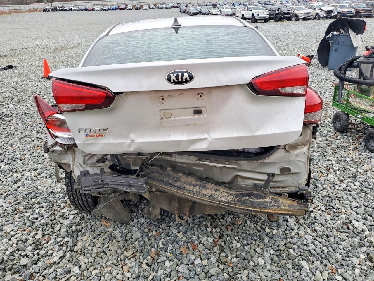 2017 KIA FORTE photo 6