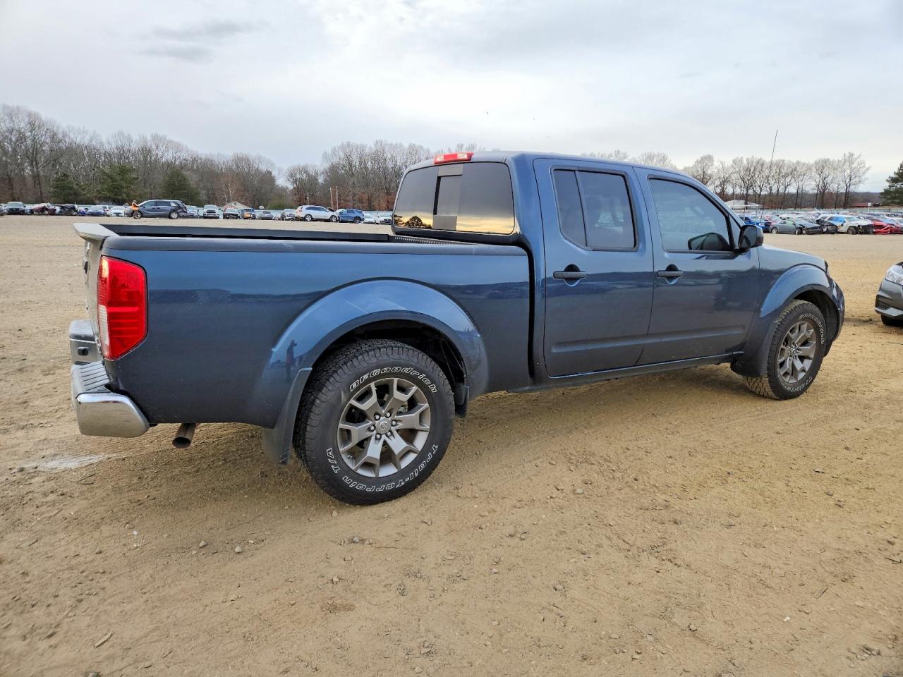 2018 NISSAN FRONTIER SV photo 3