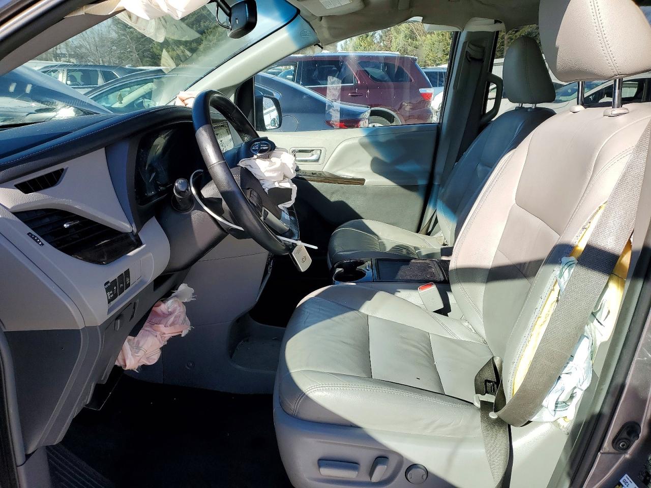 2017 TOYOTA SIENNA photo 13