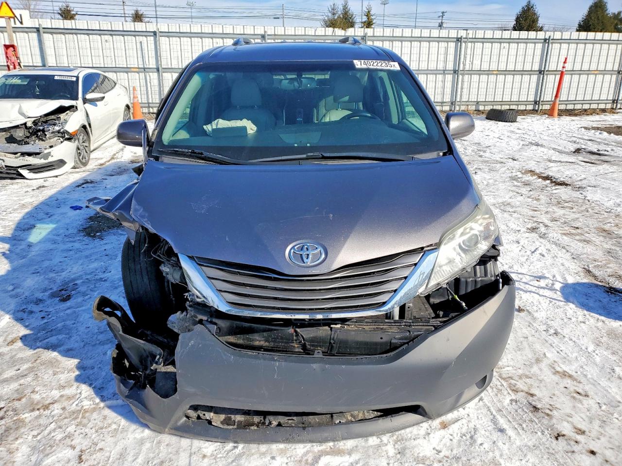2017 TOYOTA SIENNA photo 9