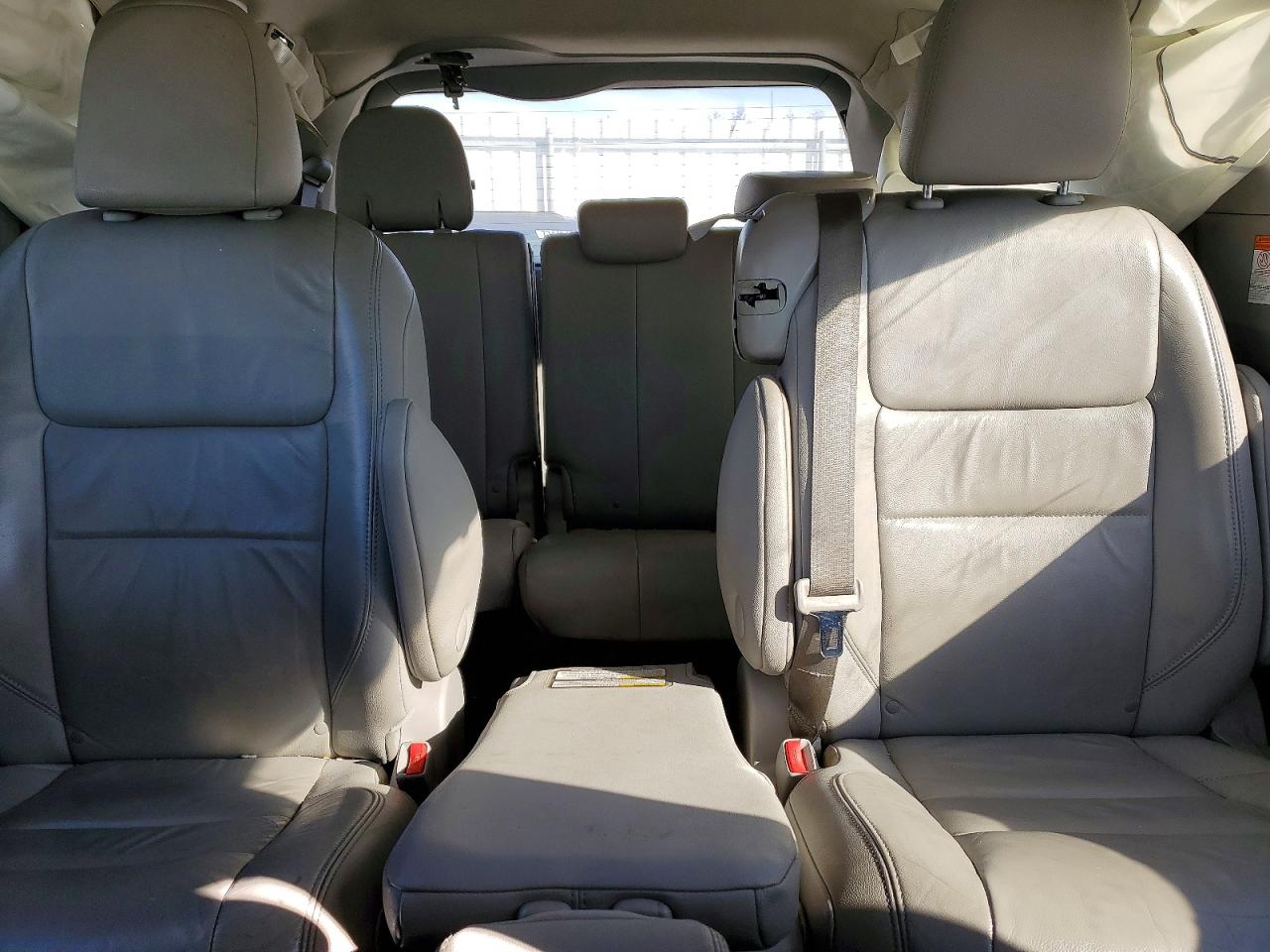 2017 TOYOTA SIENNA photo 19