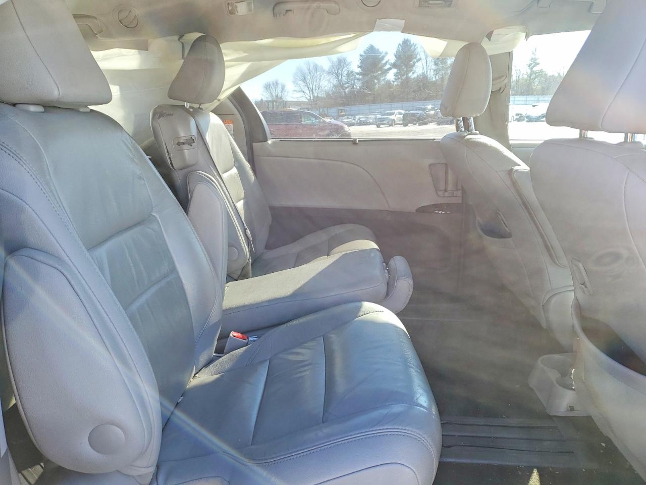 2017 TOYOTA SIENNA photo 21