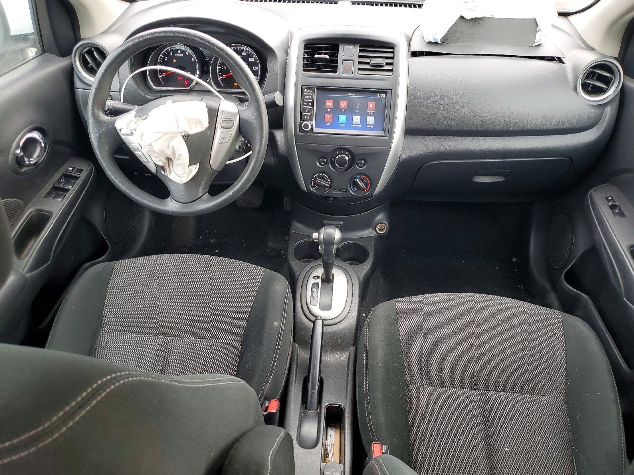 2019 NISSAN VERSA SV photo 8