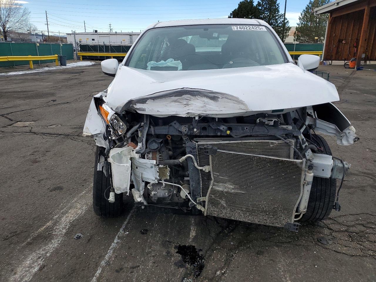 2019 NISSAN VERSA SV photo 5