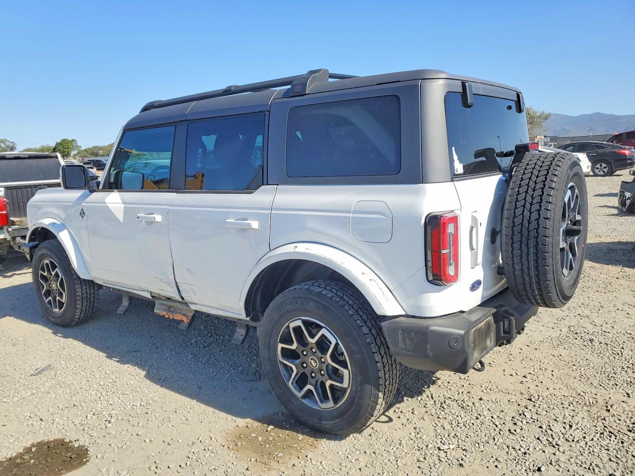 2023 FORD BRONCO BASE photo 2