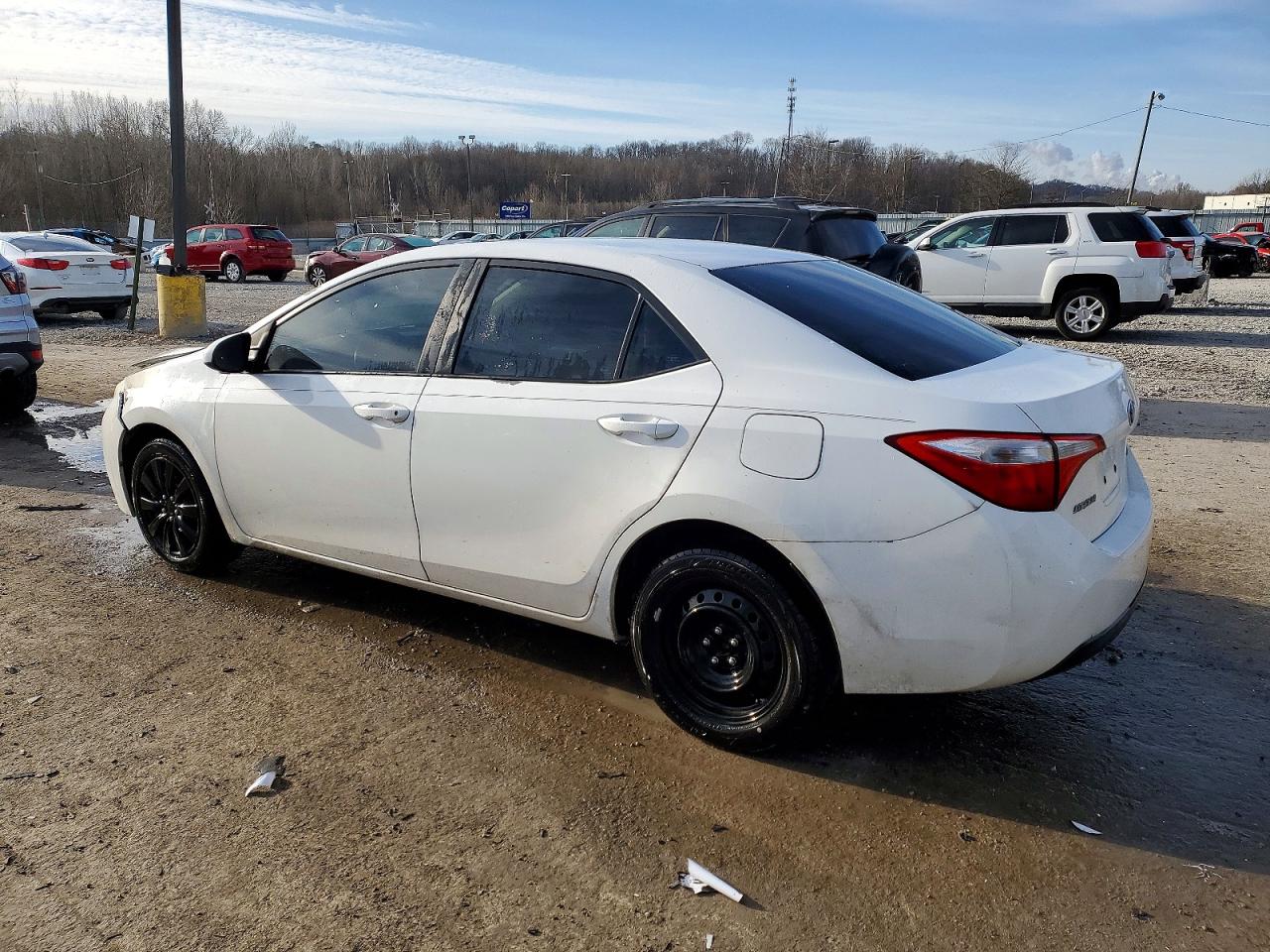 2015 TOYOTA COROLLA LE photo 2