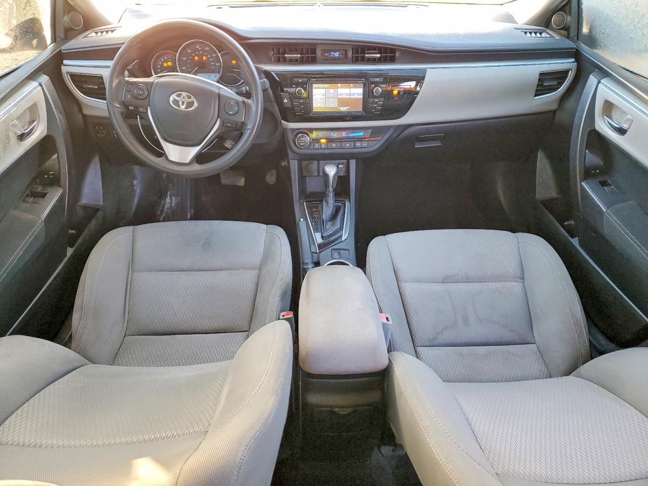 2015 TOYOTA COROLLA LE photo 8