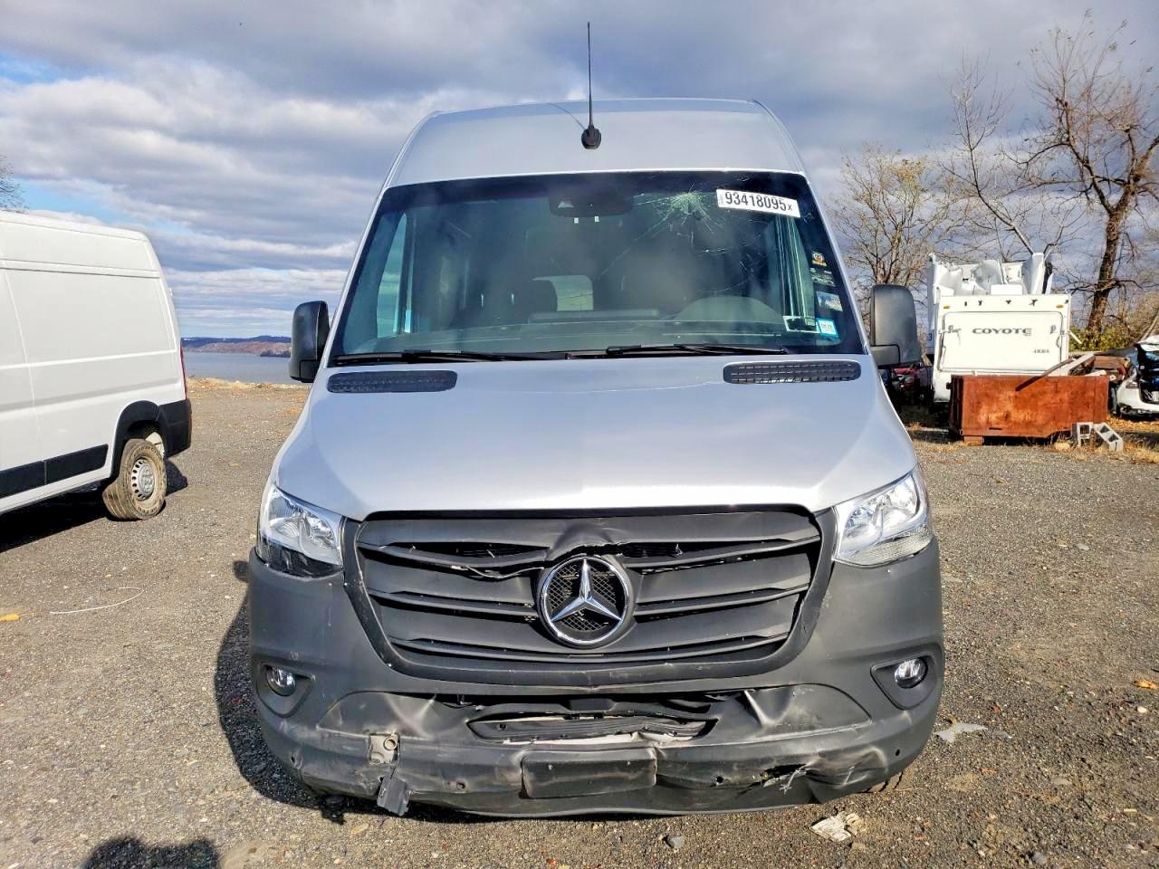 2024 MERCEDES-BENZ SPRINTER 2500 photo 9