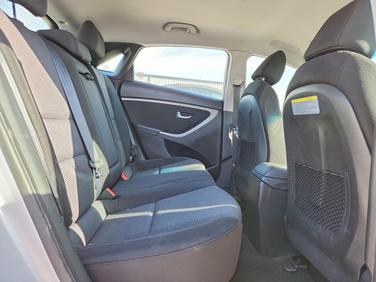 2017 HYUNDAI ELANTRA GT BASE photo 19
