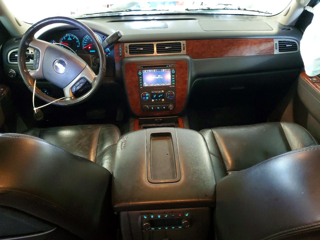 2011 CHEVROLET SUBURBAN K1500 LTZ photo 8