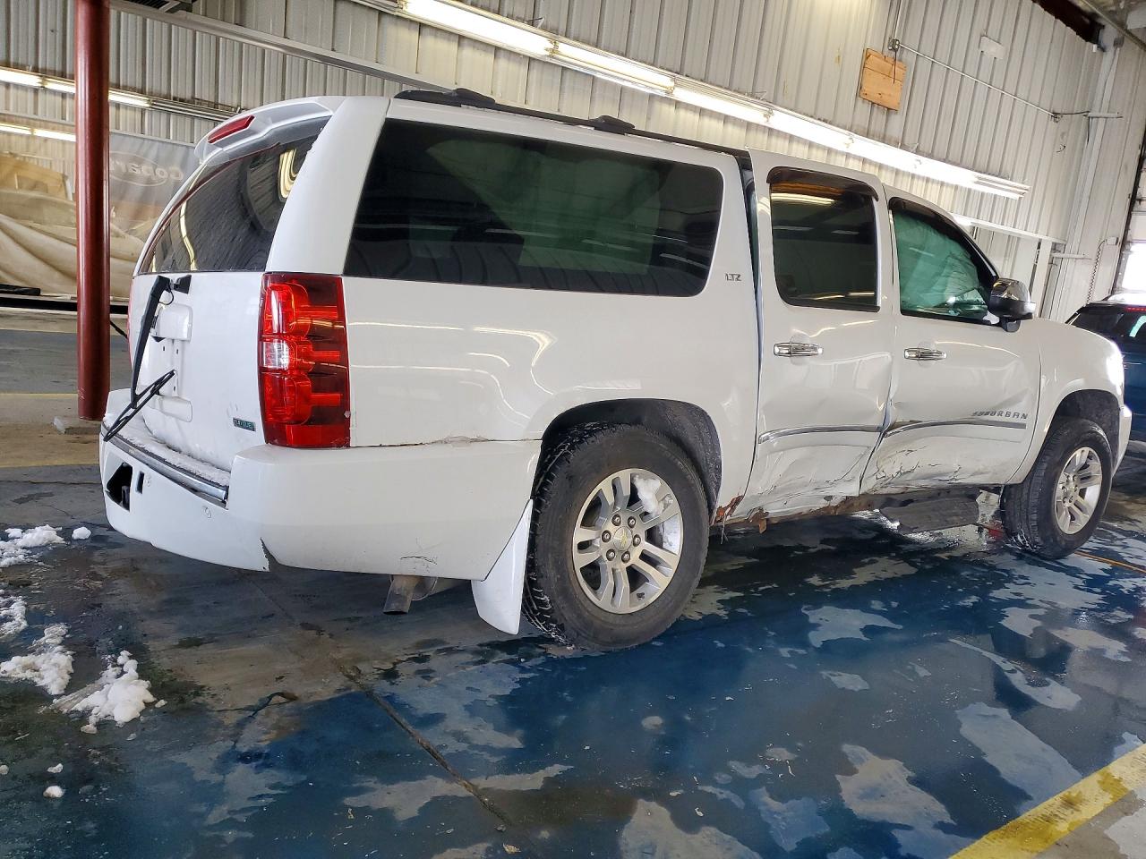 2011 CHEVROLET SUBURBAN K1500 LTZ photo 3