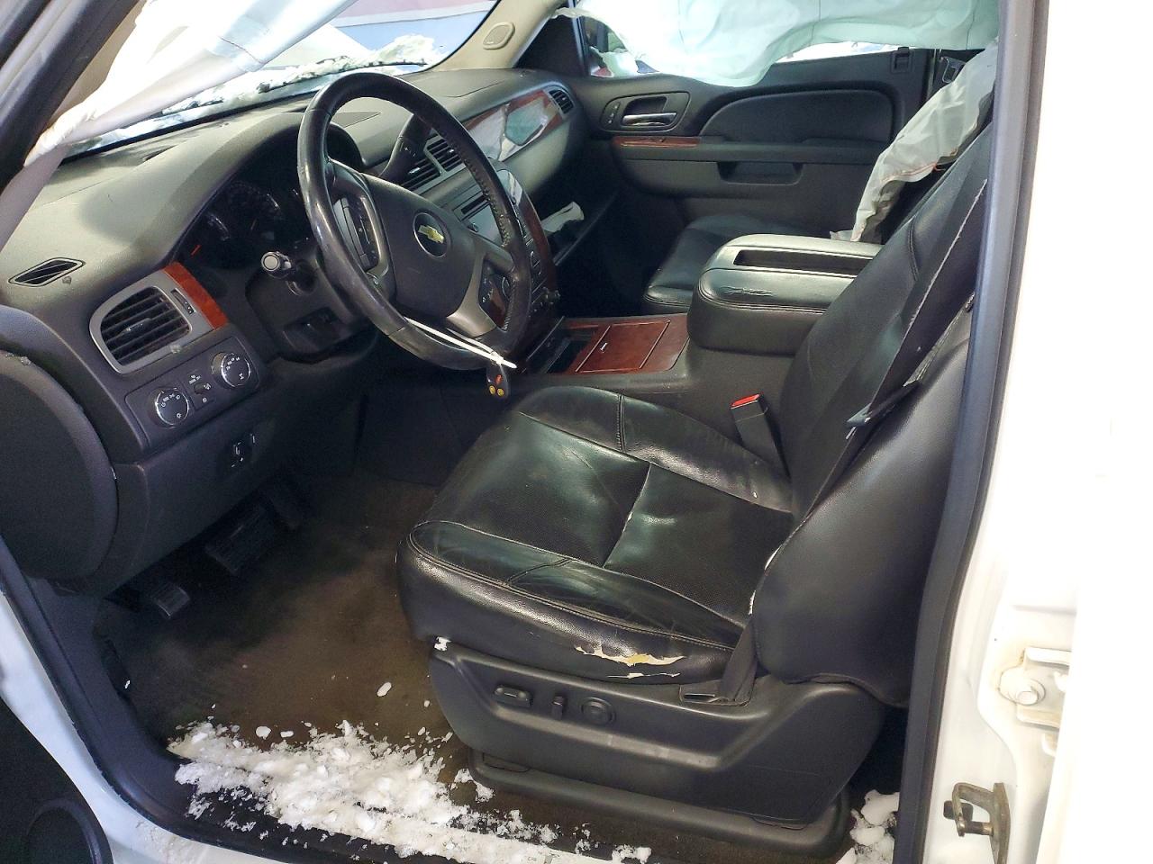 2011 CHEVROLET SUBURBAN K1500 LTZ photo 7