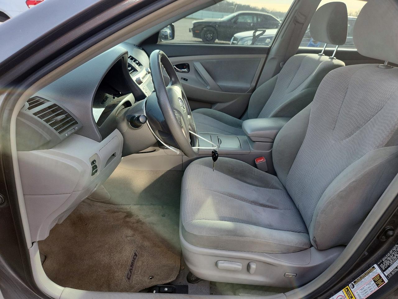 2010 TOYOTA CAMRY BASE photo 7