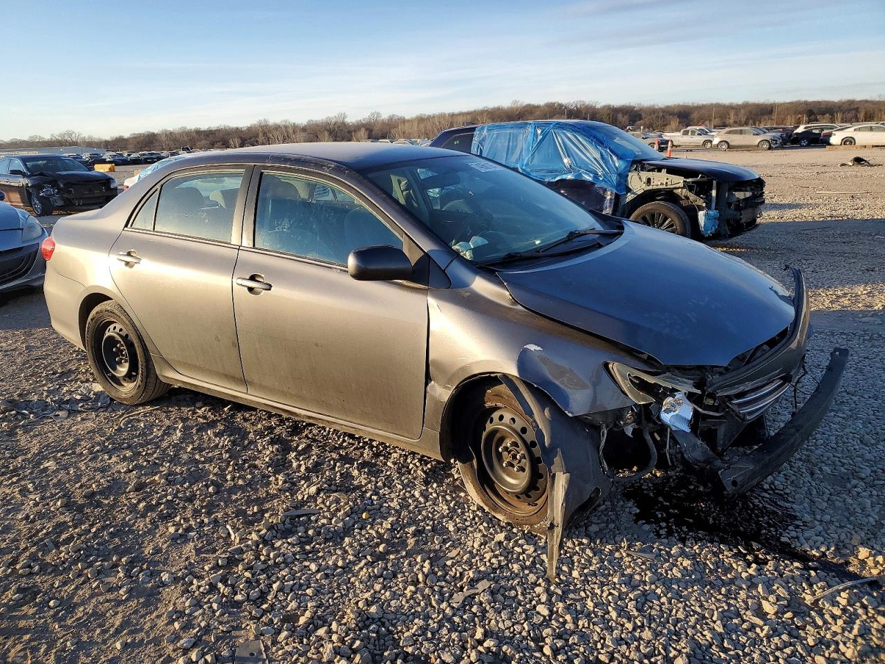 2013 TOYOTA COROLLA LE photo 4