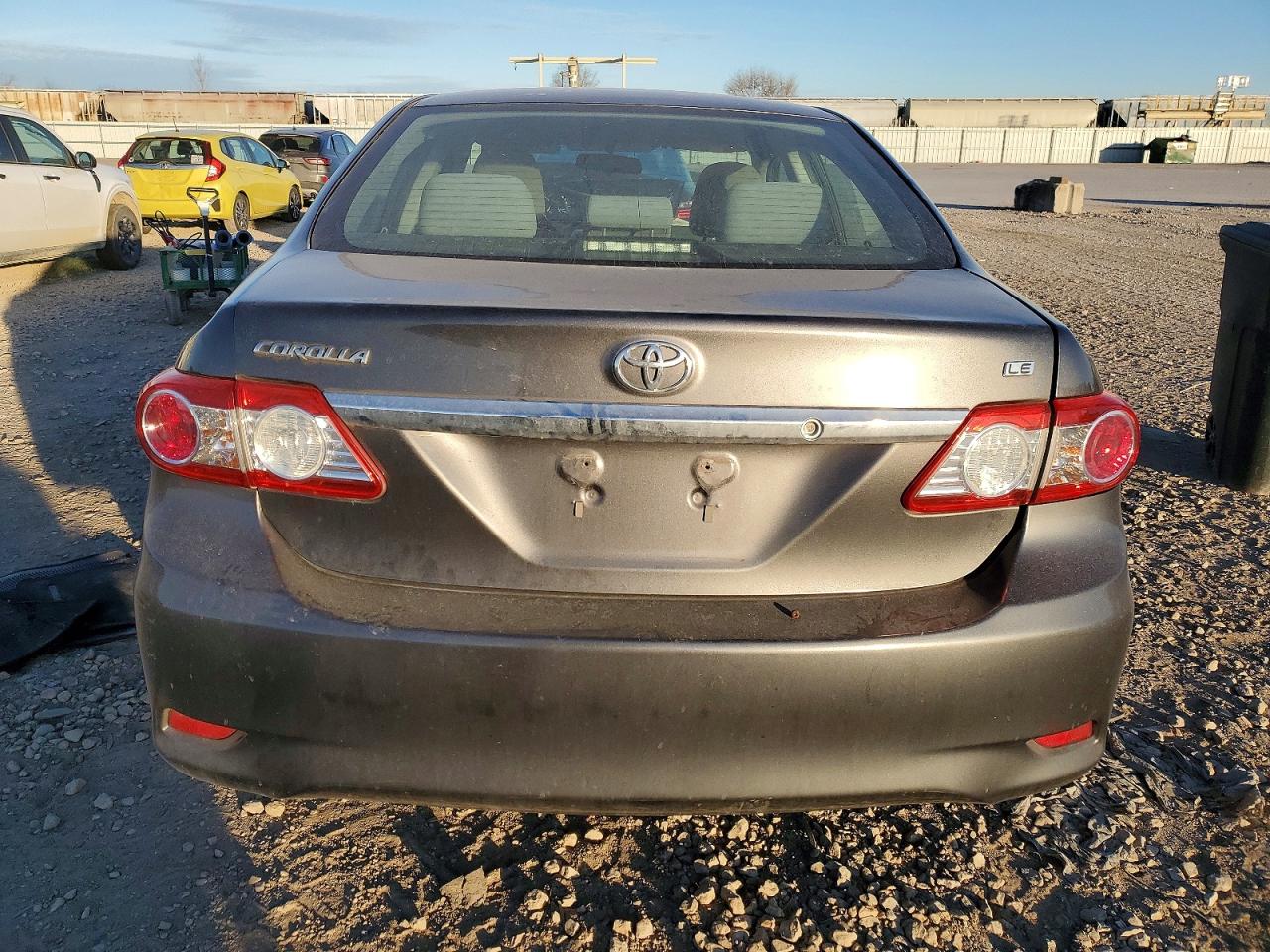2013 TOYOTA COROLLA LE photo 6