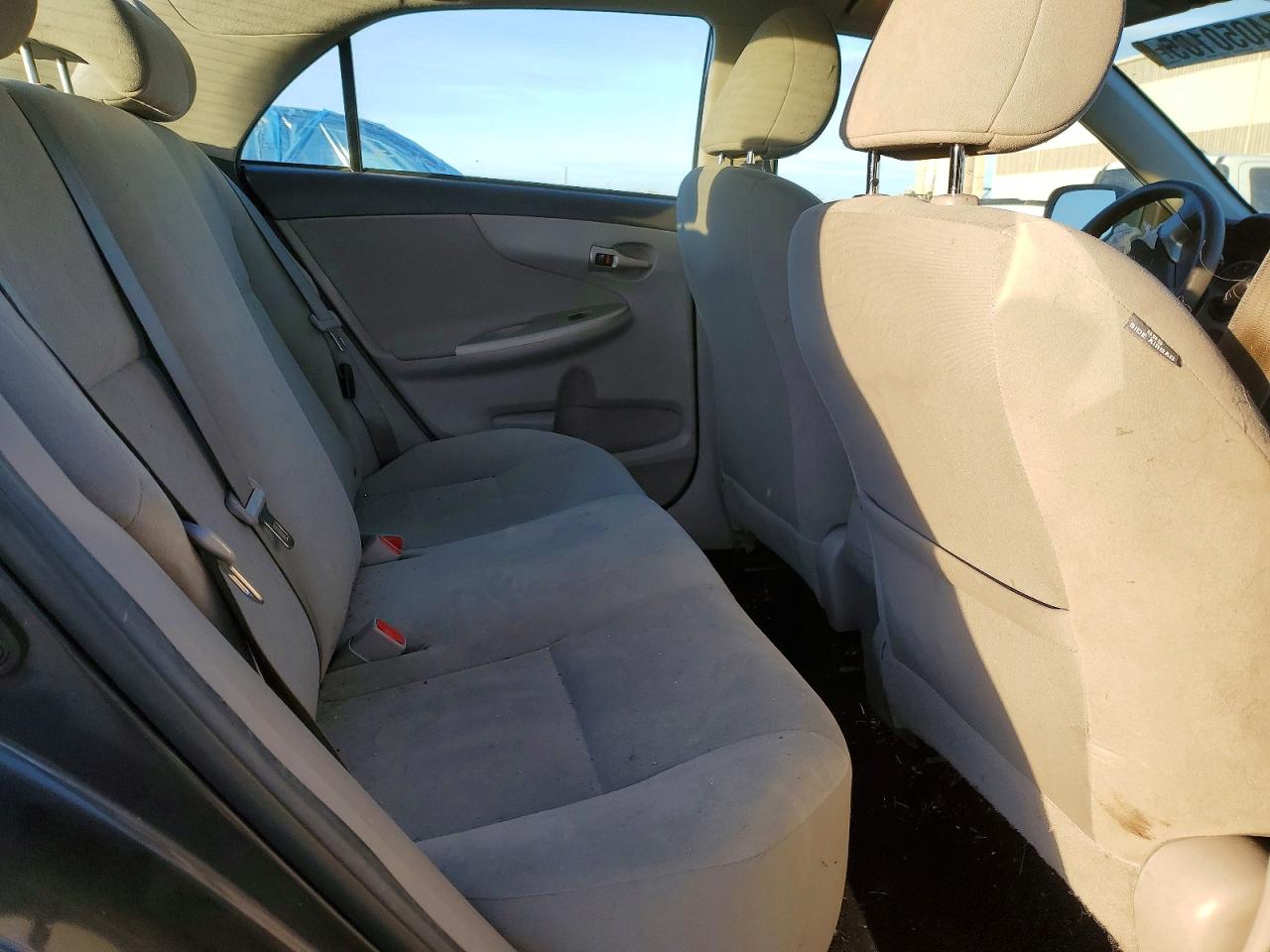 2013 TOYOTA COROLLA LE photo 10