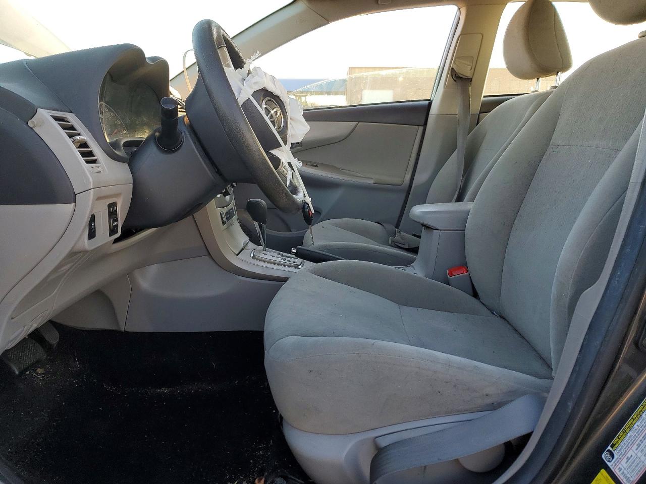 2013 TOYOTA COROLLA LE photo 7