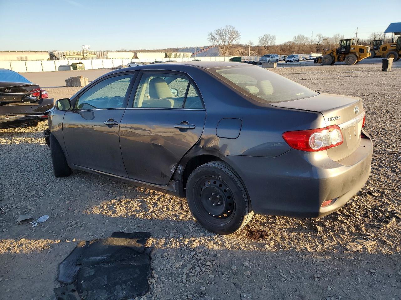 2013 TOYOTA COROLLA LE photo 2