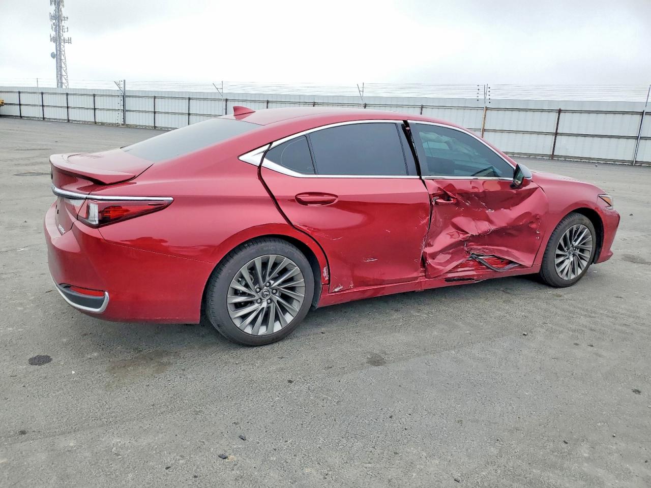 2025 LEXUS ES photo 5