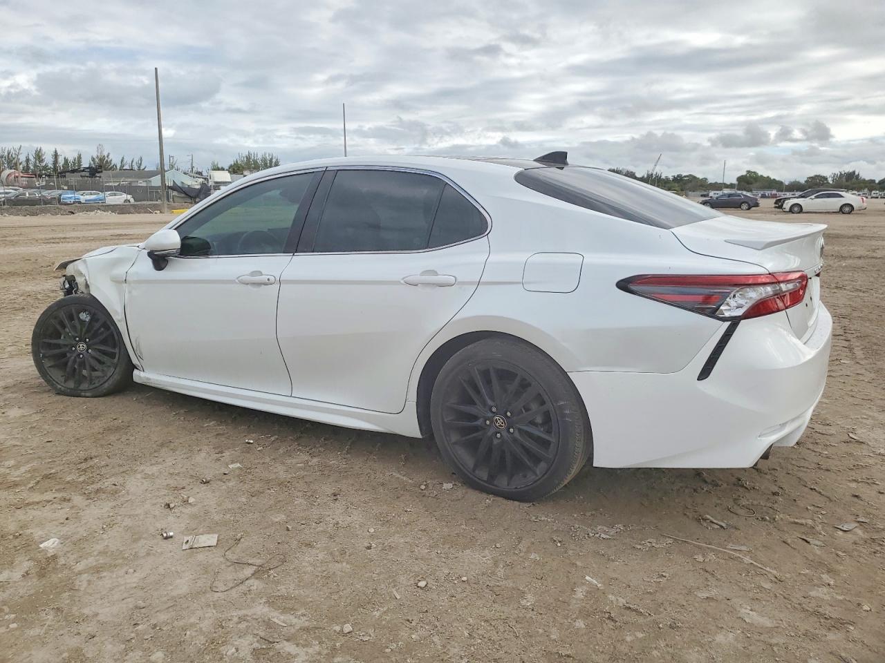 2021 TOYOTA CAMRY XSE photo 3