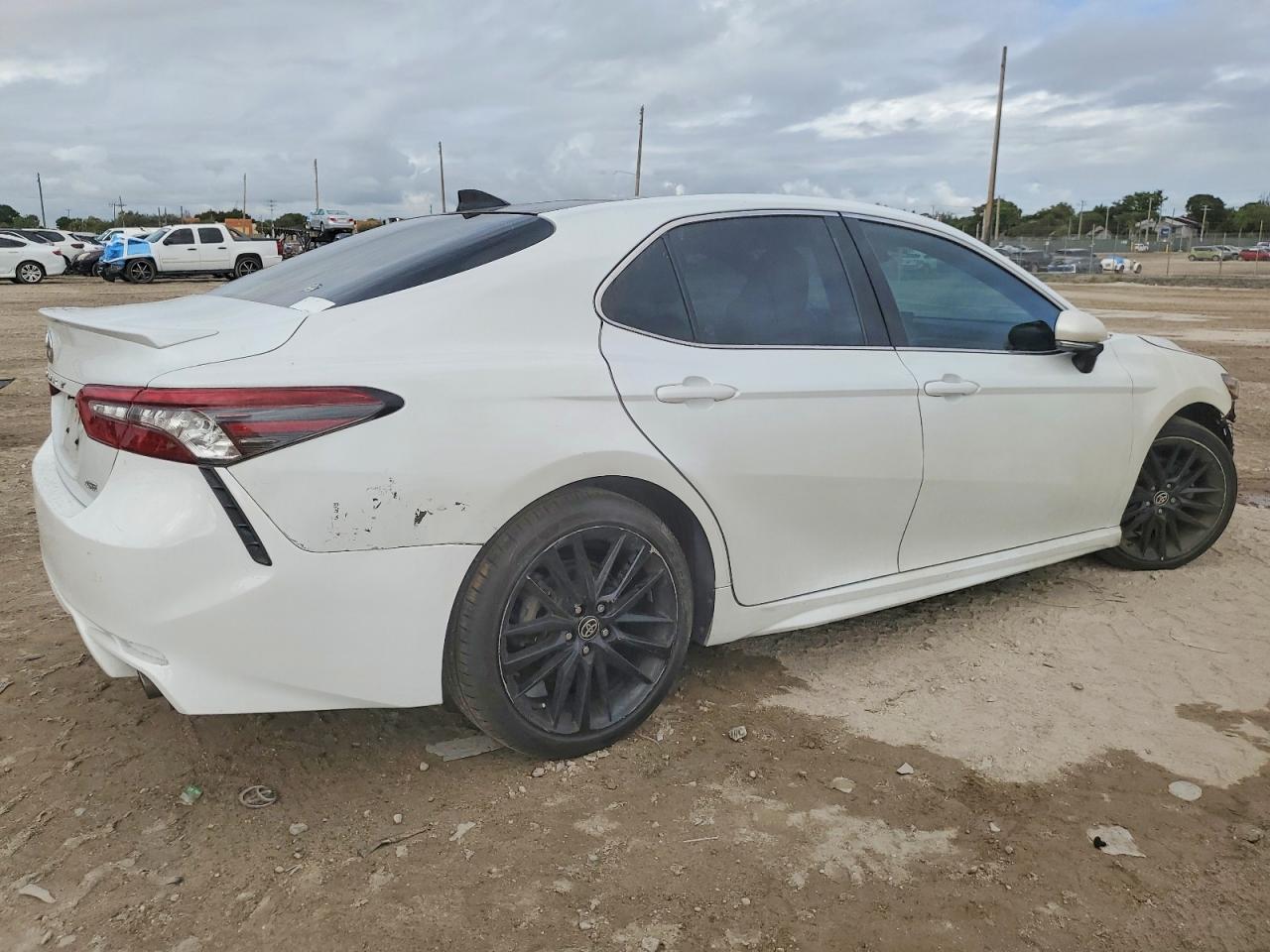 2021 TOYOTA CAMRY XSE photo 5