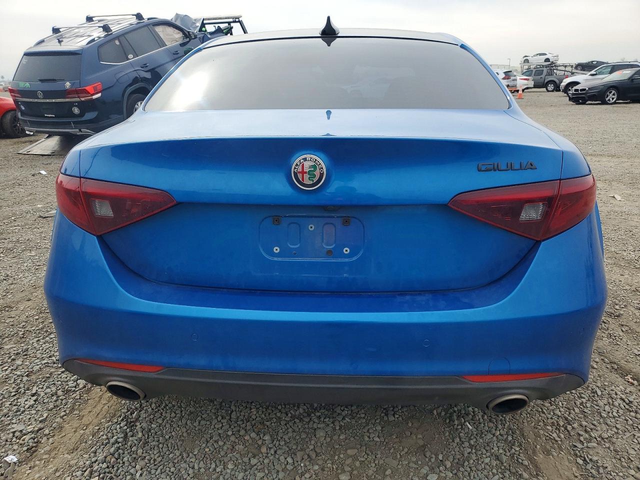 2021 ALFA ROMEO GIULIA TI photo 11