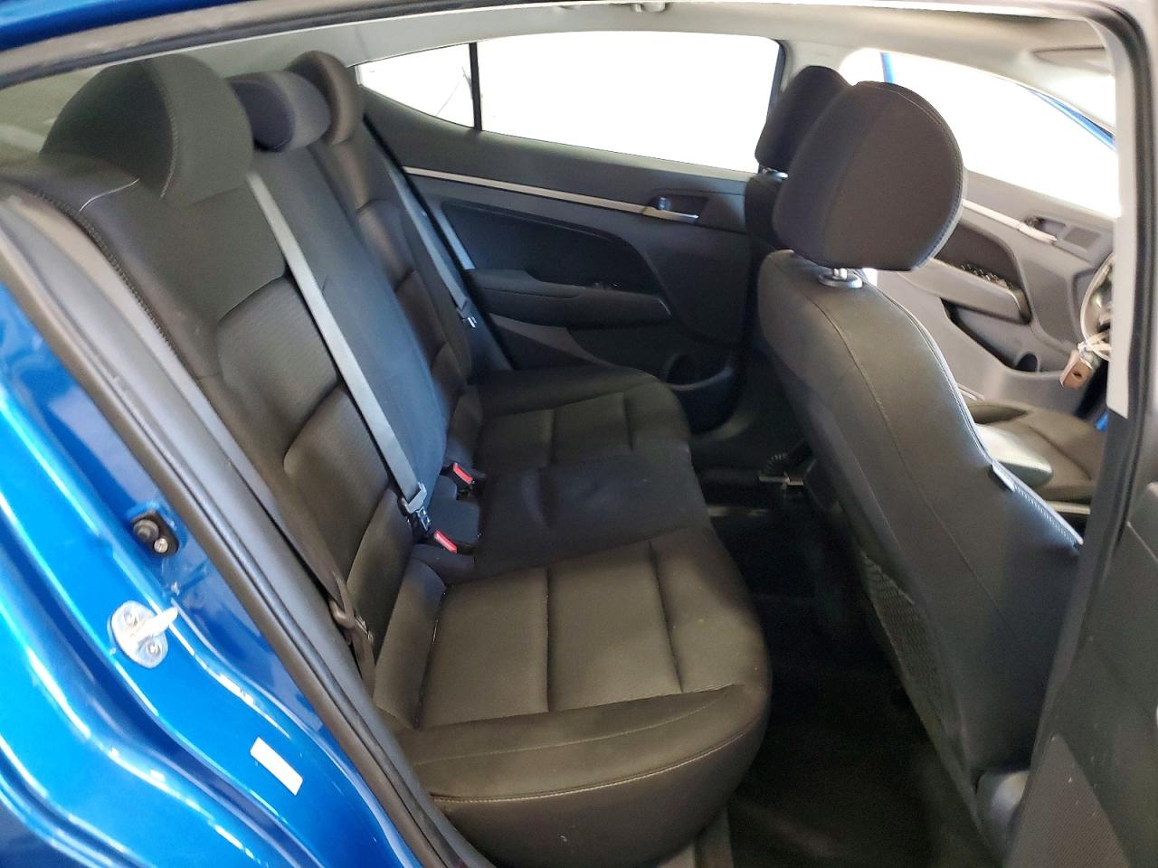 2017 HYUNDAI ELANTRA photo 19