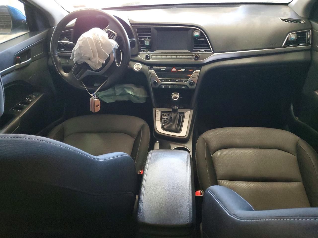 2017 HYUNDAI ELANTRA photo 15