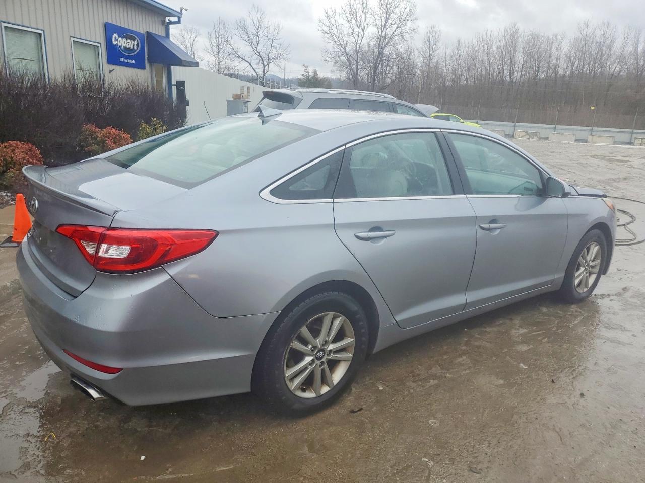 2017 HYUNDAI SONATA BASE photo 5