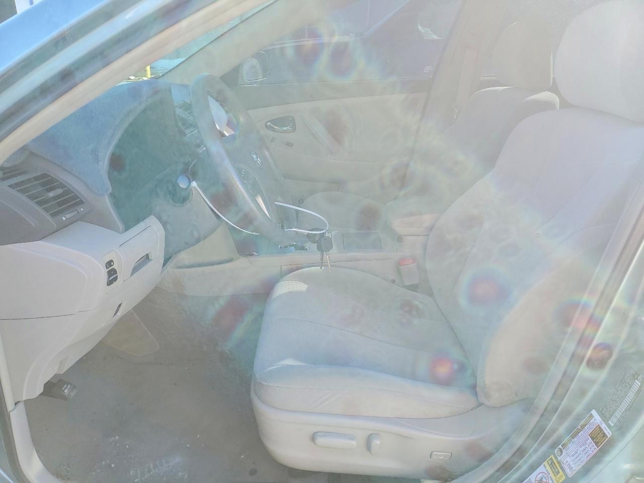 2010 TOYOTA CAMRY LE photo 7