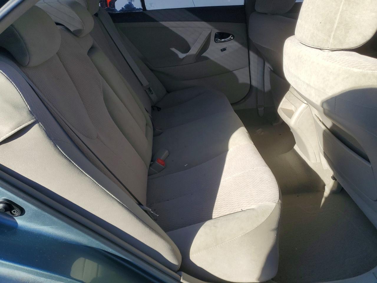 2010 TOYOTA CAMRY LE photo 10