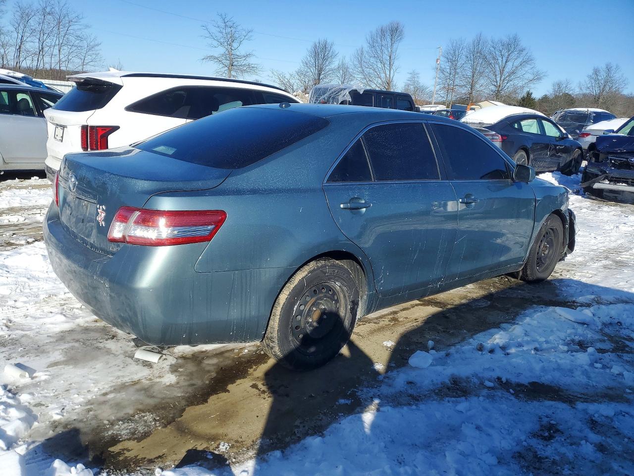 2010 TOYOTA CAMRY LE photo 3
