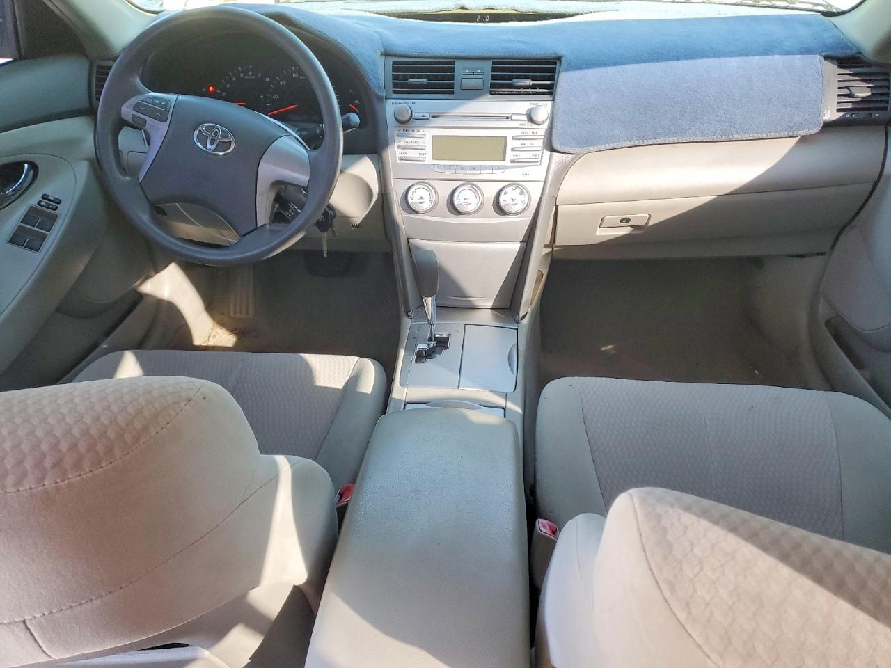 2010 TOYOTA CAMRY LE photo 8