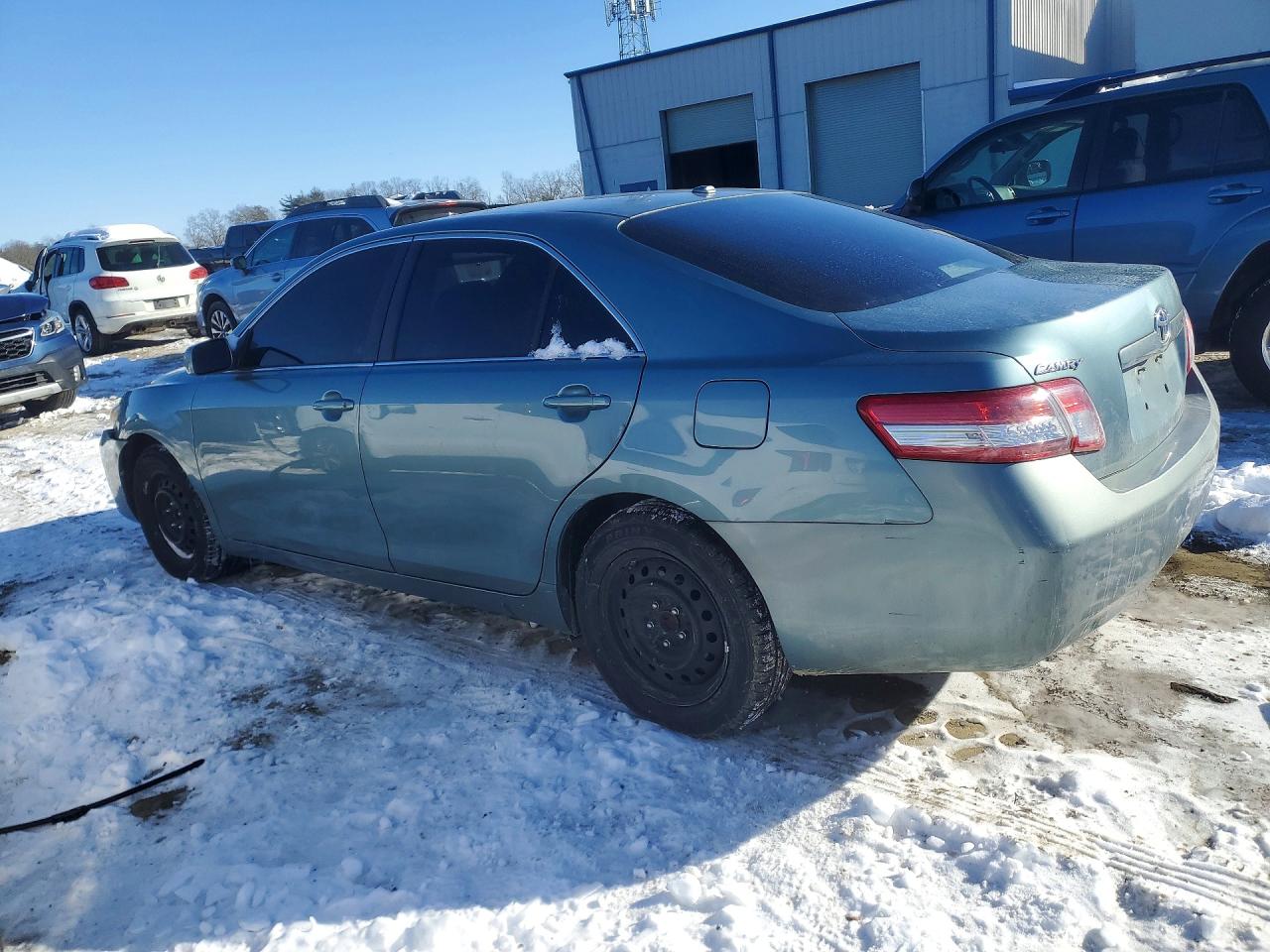 2010 TOYOTA CAMRY LE photo 2